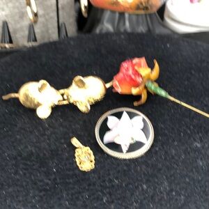 Brooch And Pendant Lot